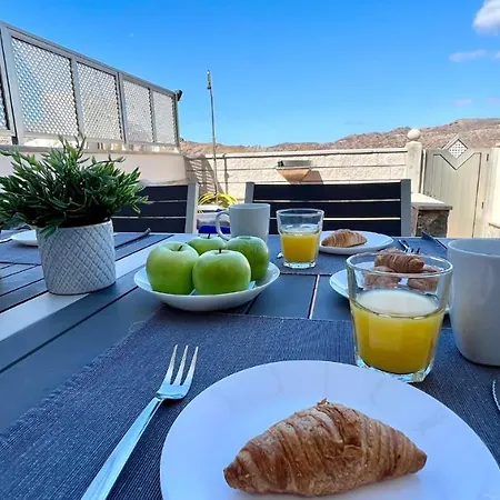 Spacious House With Pool Views And Bbq, Eternal Summer Serenity Holiday home