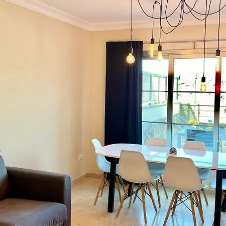 Spacious House With Pool Views And Bbq, Eternal Summer Serenity 別荘