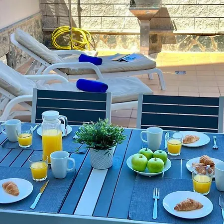 別荘 Spacious House With Pool Views And Bbq, Eternal Summer Serenity *