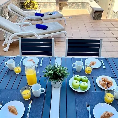 Spacious House With Pool Views And Bbq, Eternal Summer Serenity 펜션