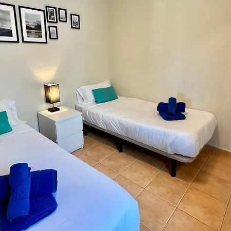 Holiday home Spacious House With Pool Views And Bbq, Eternal Summer Serenity *